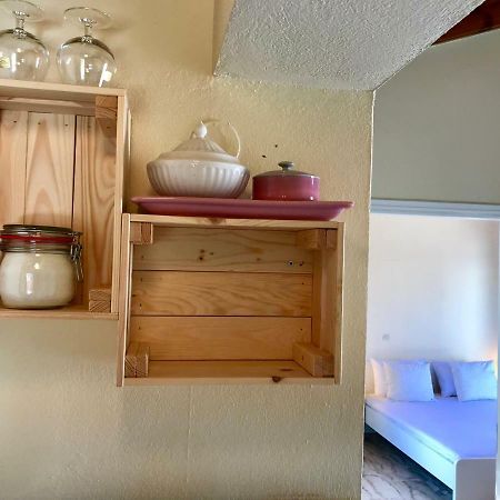 Wooden Ceiling Apartment - Close To City Center Kanálion Buitenkant foto